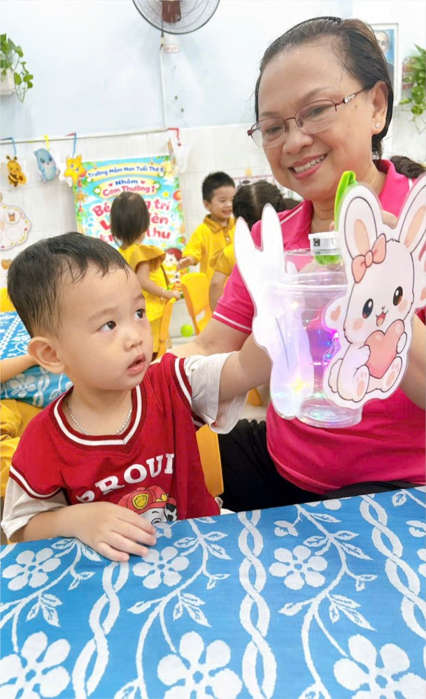 Nhóm Cơm Thường 1- Bé Trang Trí Lồng Đèn Trung Thu — ảnh 3/4